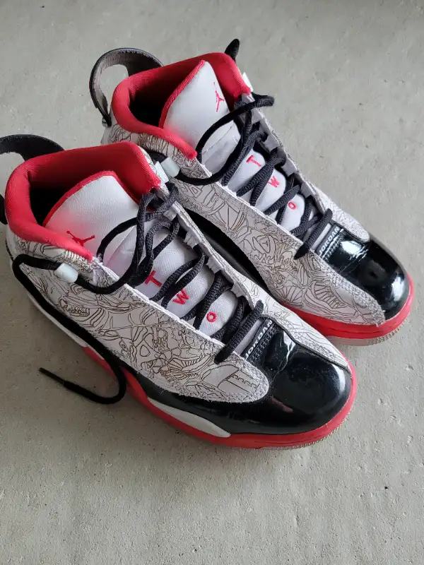 Air Jordan Dub Zero White Varsity Red in Kids & Youth in City of Montréal - Image 2