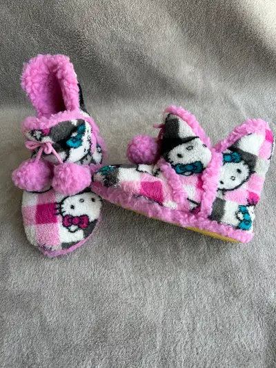 Check all listings for more girls shoes and clothing