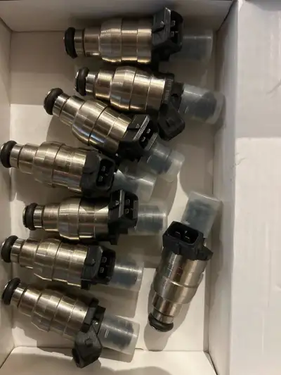 36 lb Trickflow fuel injectors. Used only for about 1500km. I had them tested (test report will be i...