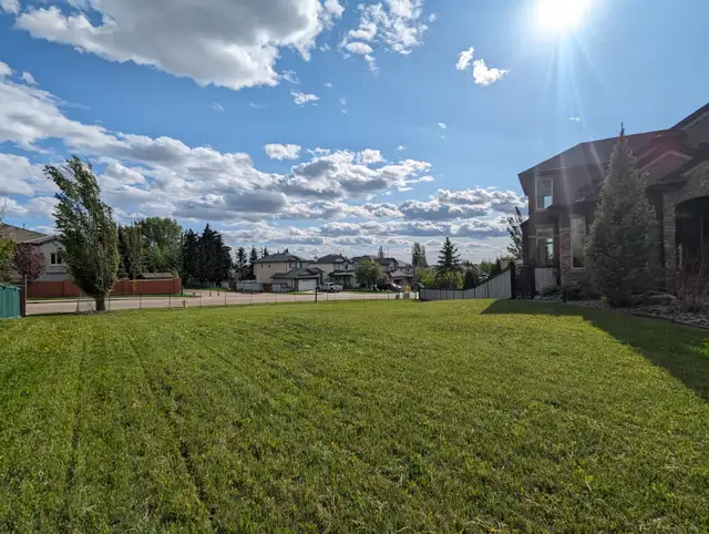 Need a final grass cut before winter? Look no further!