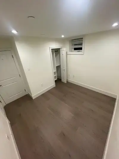 Total # of rooms: 3 Rooms Available: 1 Bathroom: 1 full/shared Laundry: In Suite Washer and Dryer He...