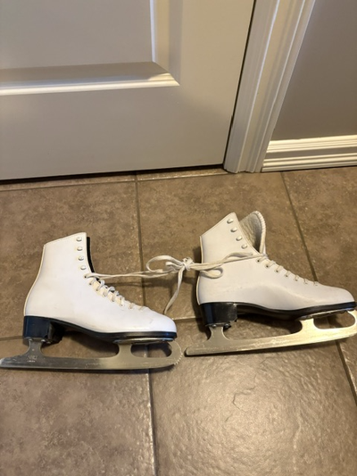 Woman's Figure Skates - Size 8, View more