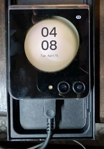 Samsung Galaxy Flip 5 5G 256GB - AS IS - $70, View more