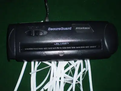 GBC Shredmaster 30s Strip-Cut Shredder, WORKING, shredder ONLY, NO basket $20 Sylvania Secure Guard...
