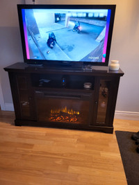 Meuble à tv avec foyer qui chauffe très propre 