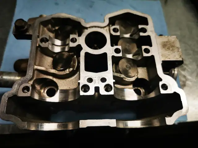 2004 Yz/Wr 450f head and top end parts in Motorcycle Parts & Accessories in Red Deer - Image 3