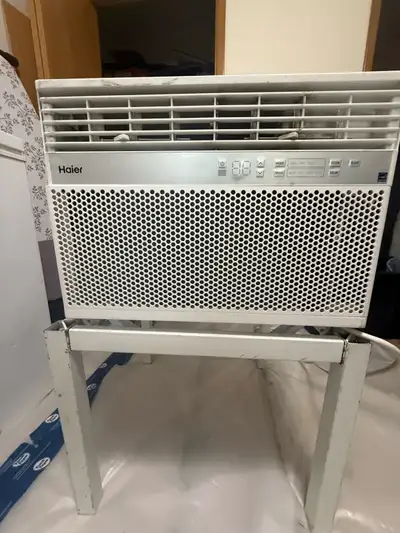 Keep cool this summer with this Window Air Conditioner! For small/medium room, Has some cosmetic iss...