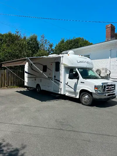 27’ motorhome Good condition 2 slides Awing Air conditioning Gas stove/ oven Hot water tank Lots of...