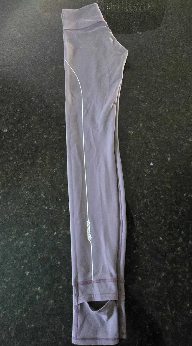 Lulu & Puma Workout Pants S-M Women / XL Girls in Women's - Bottoms in Gatineau - Image 6