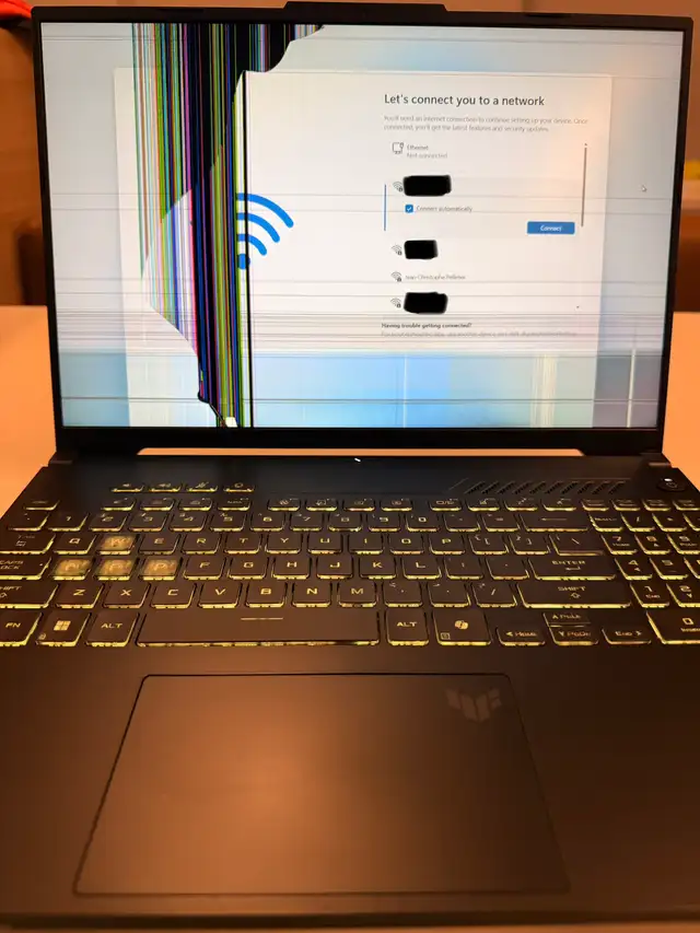 Asus Tuf F16 2025 "broken screen" in General Electronics in City of Montréal - Image 3