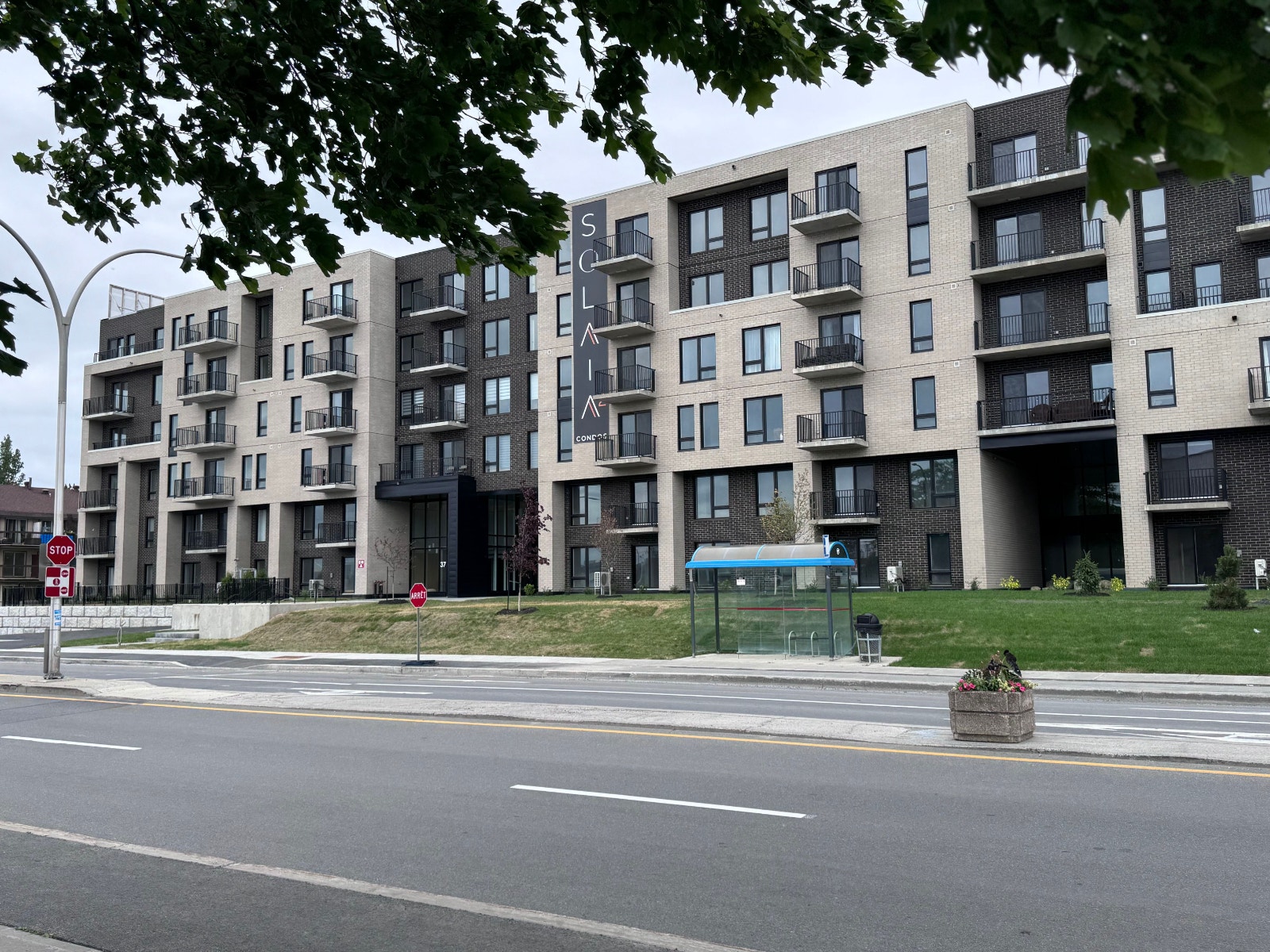 Bedroom Condo for Rent – Dollard-des-Ormeaux – $1,800/month — photo 1