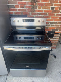 Almost BRAND NEW whirlpool stove - AIR fryer, convection oven 