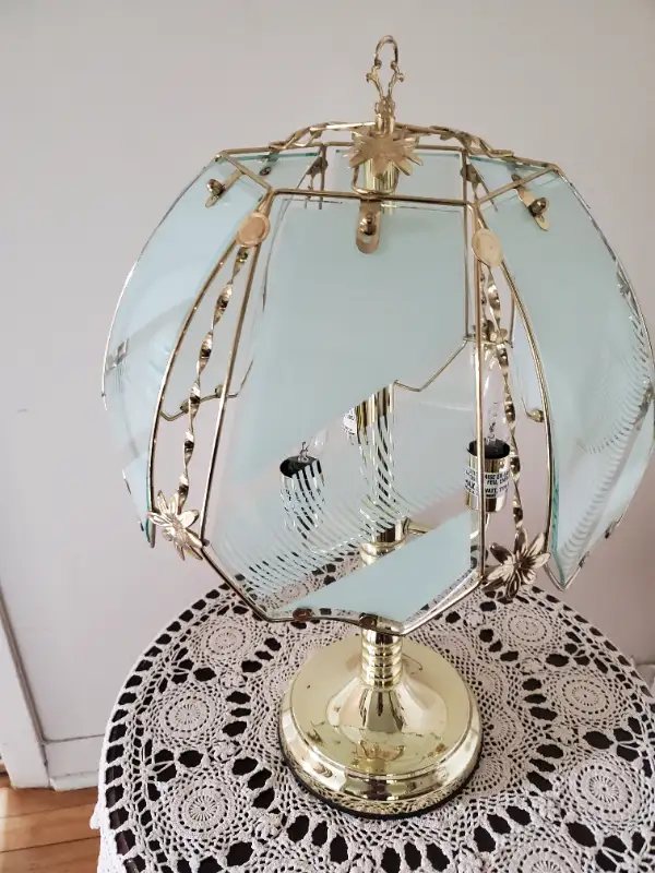 glass lamp in Indoor Lighting & Fans in City of Montréal - Image 2