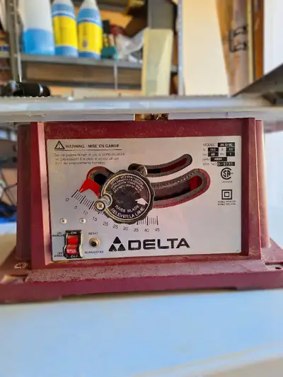 Delta table saw, double insulated, 60 Hz, RPM 4800