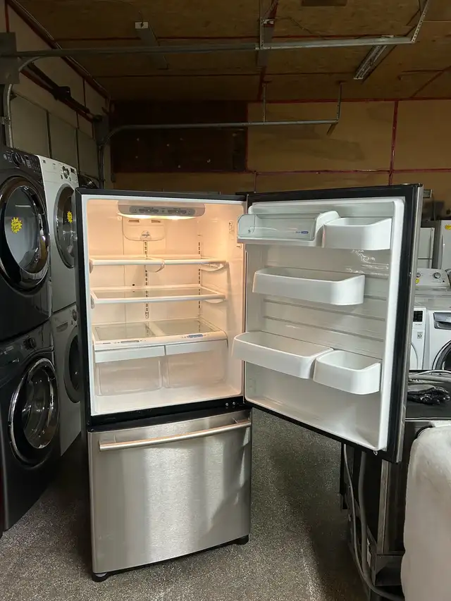 LG Perfect Working Condition Refrigerator 30 days warranty. in Refrigerators in Kitchener / Waterloo - Image 6
