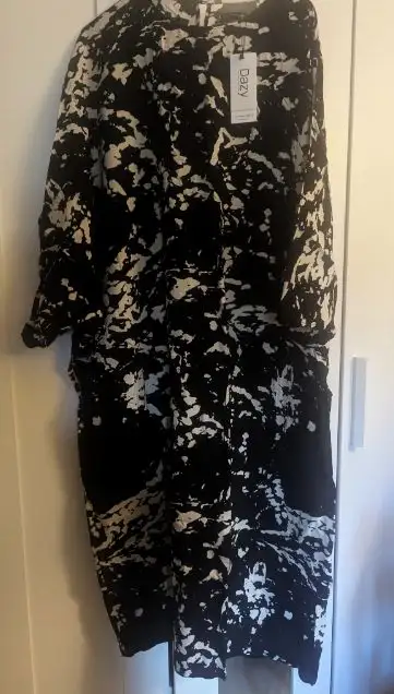 Lovely black and white summer dress, full length.
