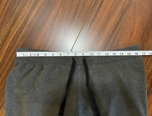 H&M women’s medium lightweight joggers, grey in Women's - Bottoms in Oshawa / Durham Region - Image 3