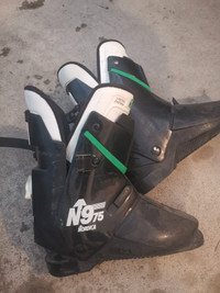 Nordica skiing boots size 10