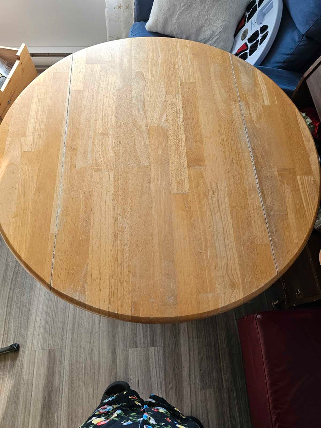 Table en bois dans Mobilier de salle à manger et cuisine  à Ville de Montréal - Image 4