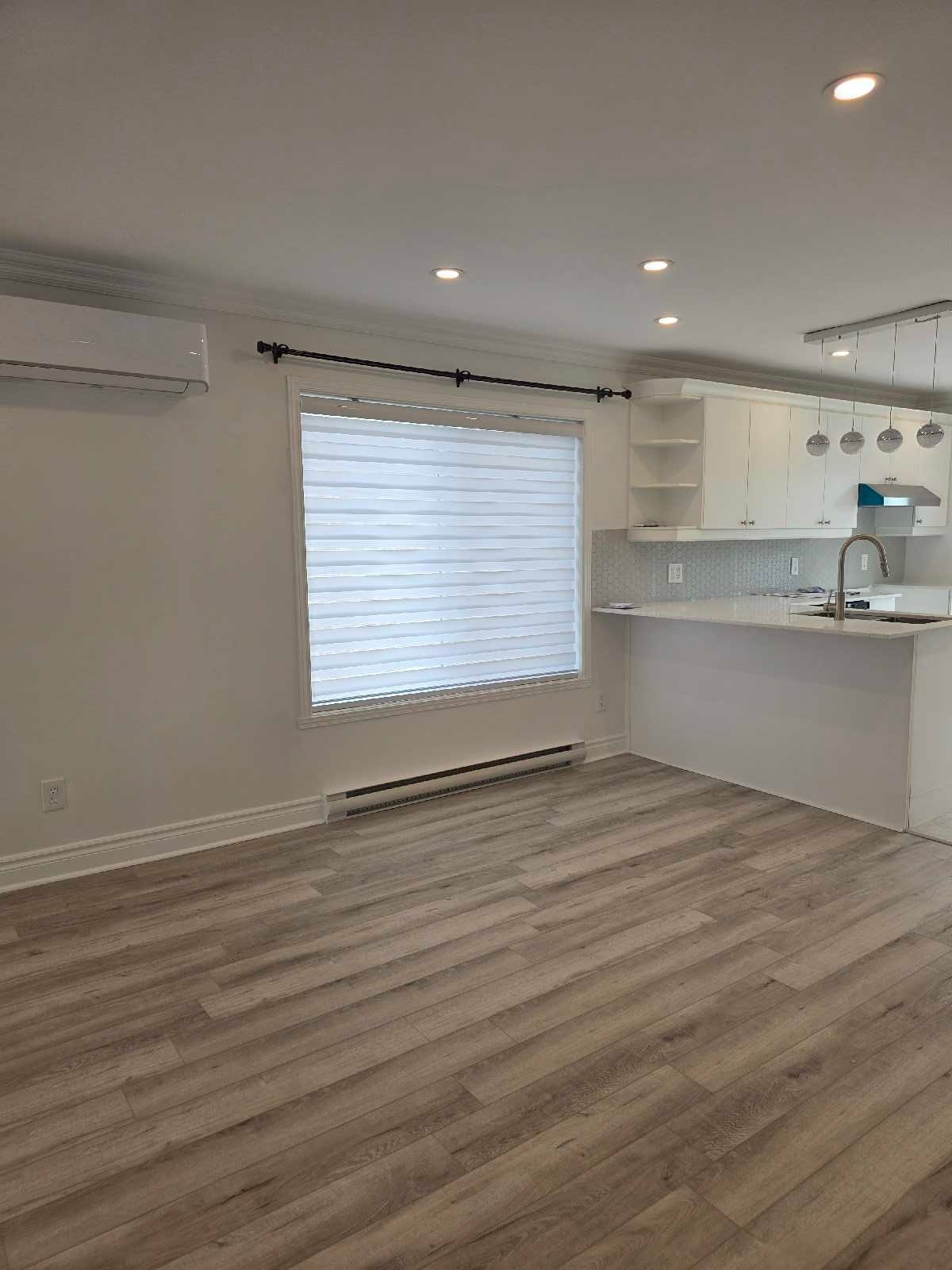 Grand 4½ style condo, entièrement rénové, | Triplex Brossard — photo 2