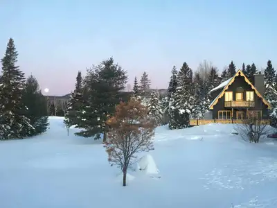 Maison de campagne à louer près du Rang Saint-Julien à Saint-Ferréol-les-Neiges Située à proximité d...