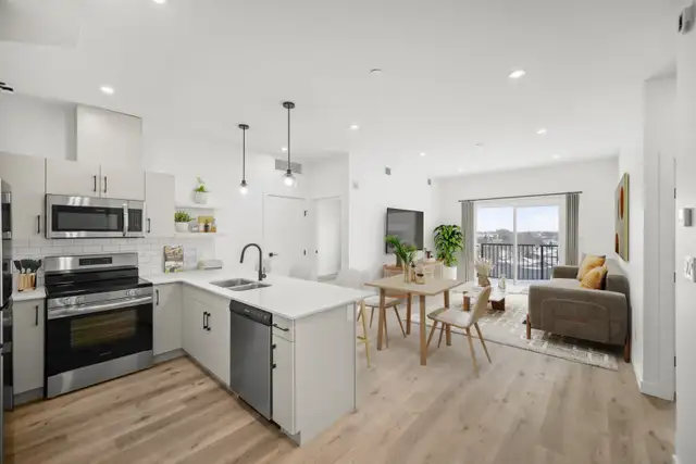 Luxury 3 Bedroom Apartment! Move In Ready!