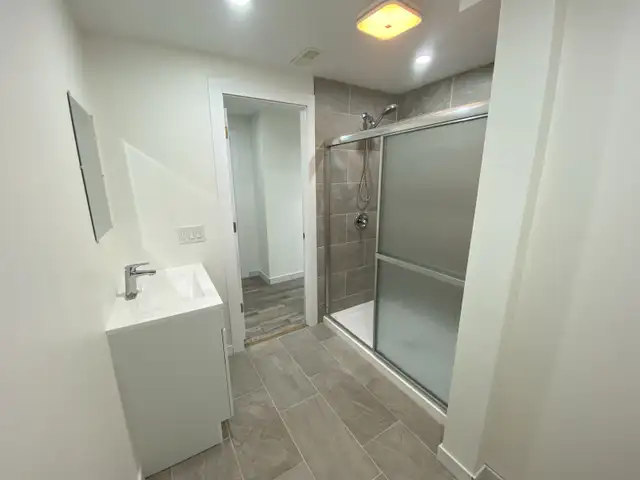 SPACIOUS PRIVATE BEDROOM NEAR TRENT UNIVERSITY in Long Term Rentals in Peterborough - Image 10