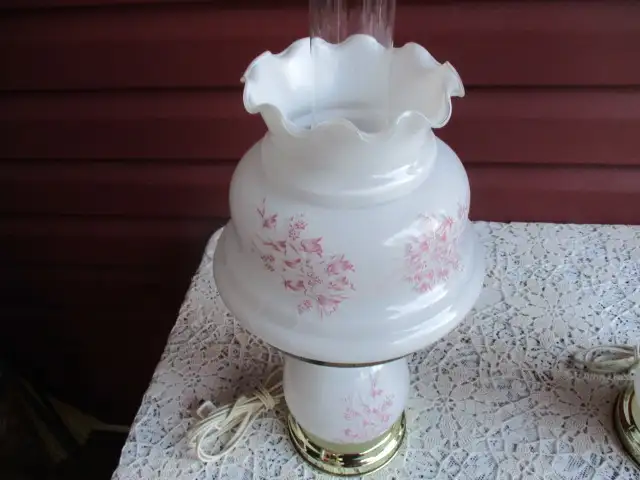 4 Vintage Hurricane Style Table Lamps --all Matching in Indoor Lighting & Fans in New Glasgow - Image 4