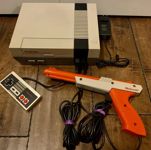 Nintendo NES Console in Older Generation in Burnaby/New Westminster - Image 2