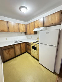 1 bedroom, 1 bathroom apartment, secure entry & on-site laundry