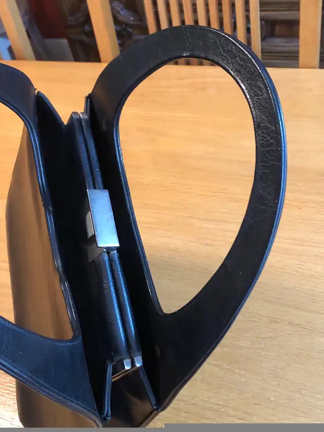 Vintage Coret Canadian Handbag Purse Black Faux Patent Leather R in Women's - Bags & Wallets in Kitchener / Waterloo - Image 8