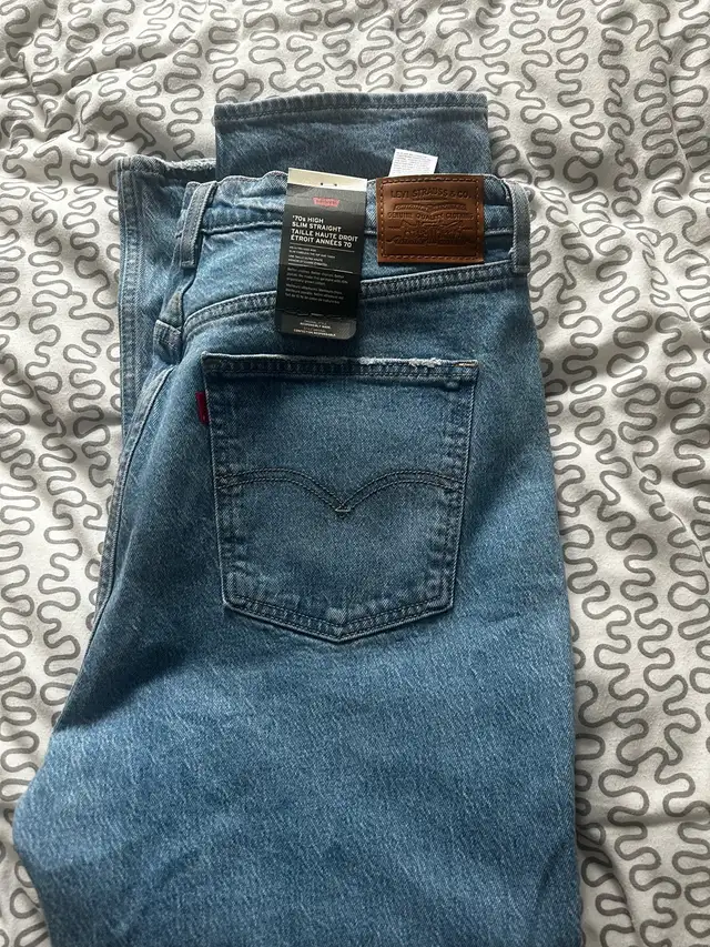 Levi’s Jeans (New) in Women's - Bottoms in Ottawa - Image 2