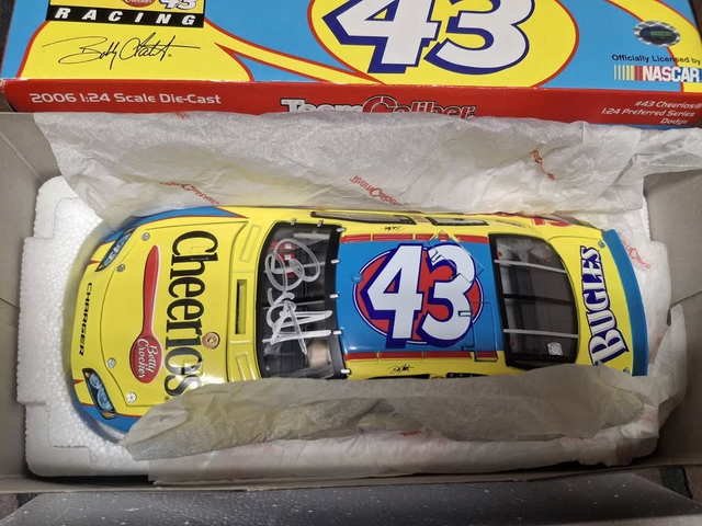 *RARE* 2006 Bobby Labonte Autographed Cheerios #43 in Arts & Collectibles in Brantford - Image 3