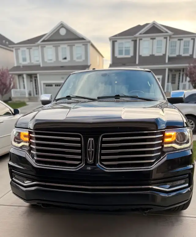 2017 Lincoln Navigator Reserve Package 8 Passengers62863707155075122
