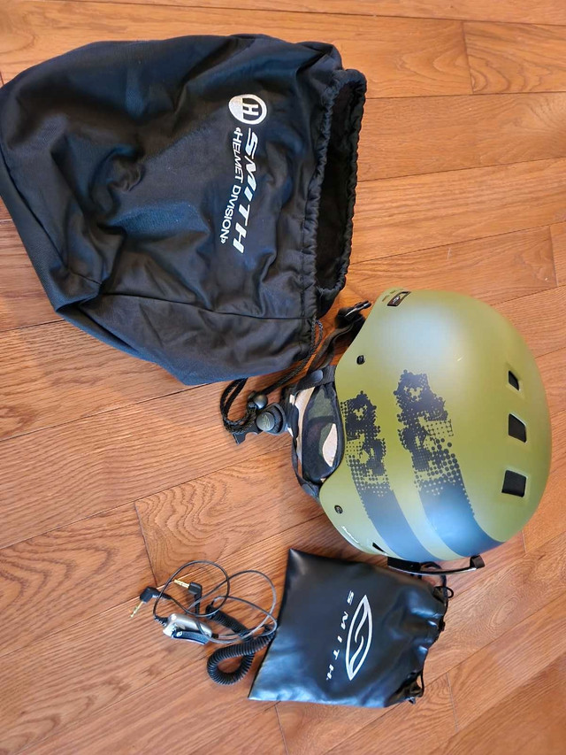 Smith Snowboard Helmet in Snowboard in St. Catharines