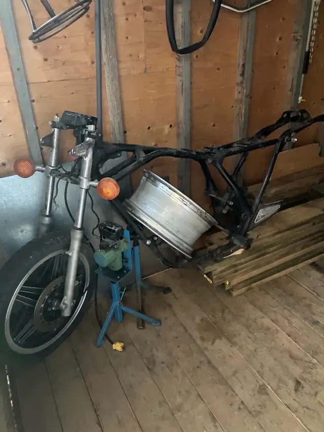 Cb 750 parts in Motorcycle Parts & Accessories in Mississauga / Peel Region - Image 3