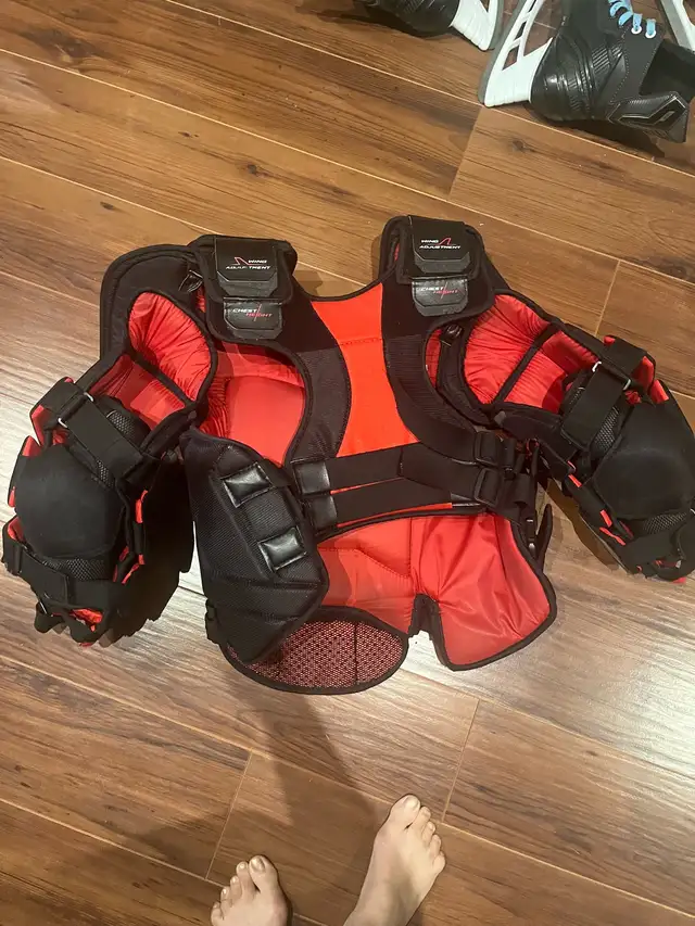 CCM goalie chest protector size intermediate xl in Hockey in Calgary - Image 3