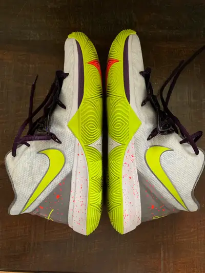 Size 11 Price in picture is in USD Worn once indoors Comes with a box Selling because too big