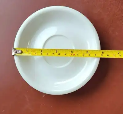 Assiettes neuves à vendre - 1$ chacune Vaisselle de service, bonne qualité, durables. Plusieurs unit...