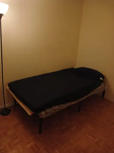 Location: Scarborough, Toronto – M1B 3G7 One Room Available in condo/apartment suite * Clean and qui...