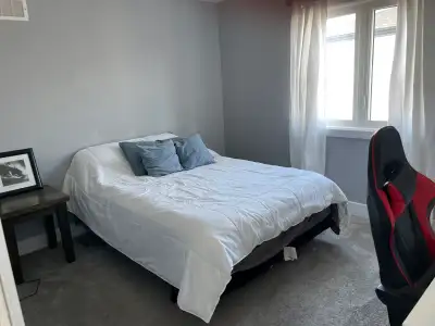 Private room in newly developed foxfield area. Close to schools all amenities Nice size yard. Lots o...