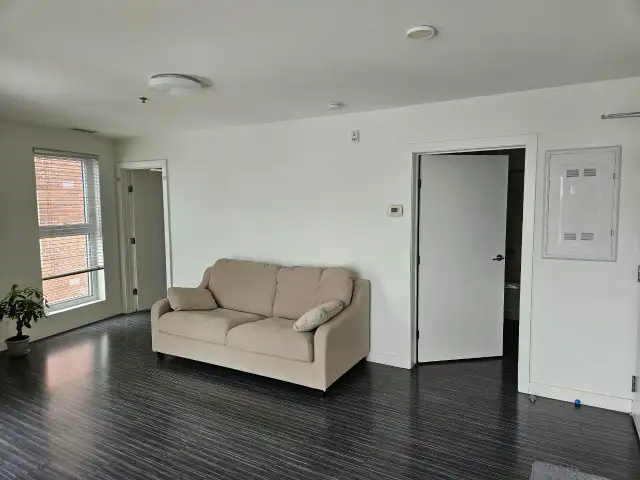 Bright 1-Bedroom Apartment in Exchange District in Long Term Rentals in Winnipeg - Image 10