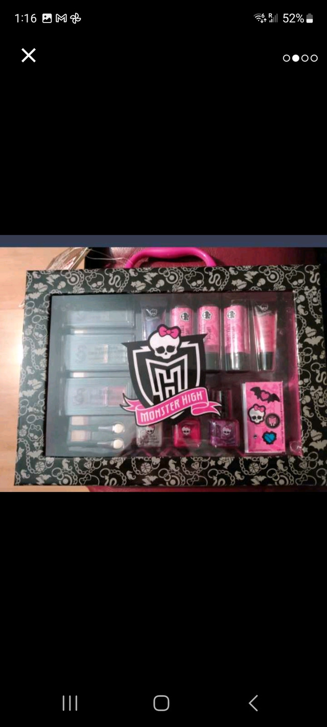 Cosmetic case gift set in Other in Oakville / Halton Region