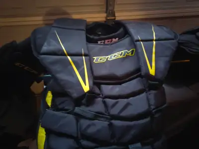 CCM Jr. L/XL  goalie chest protector, View more