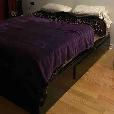 Grand lit ueen avec sommier/ Queen-size bed with a wooden box sp, View more