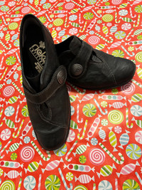 Black leather Velcro strap ladies shoe size 8