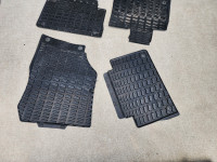 2007 - 2015 Audi Q7 Floor Mats & Trunk Cover 