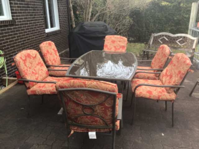 Table patio , chaises et coussins dans Mobilier pour terrasse et jardin  à Longueuil/Rive Sud