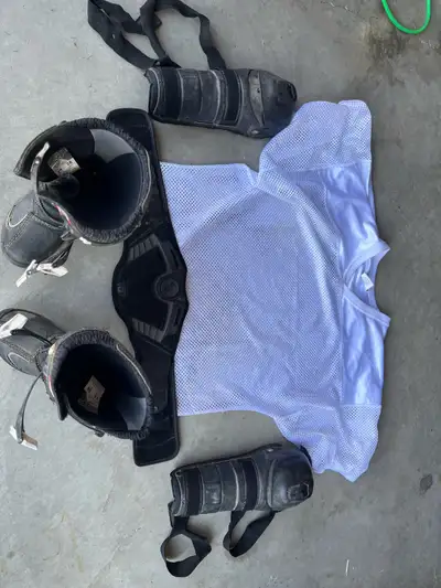 L/XL shirt, shin pads, youth waste band, size Y4 Fox boots.