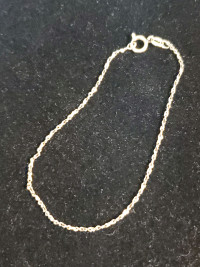 10k Gold Bracelet. 17cm long